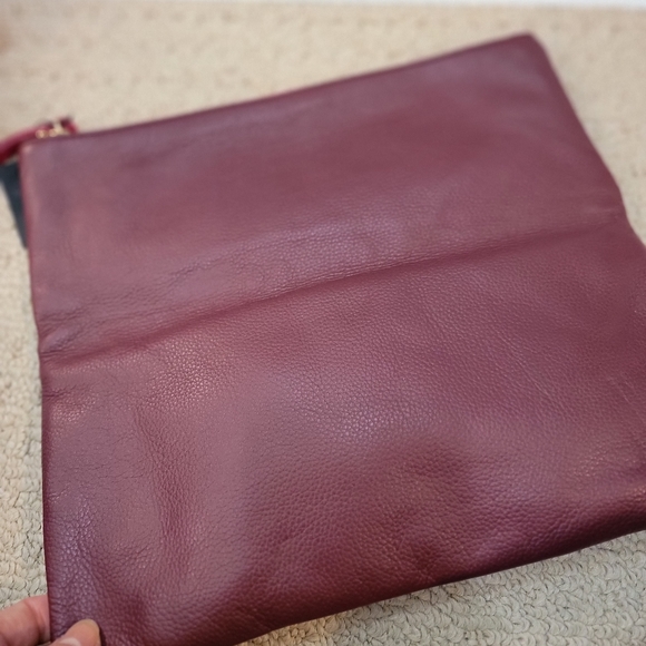 NWT REAL LEATHER BANANA REPUBLIC CLUTCH - Picture 5 of 10